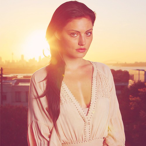 Phoebe Tonkin Fotoğrafı