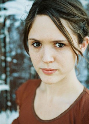 Emily Cox Fotoğrafı