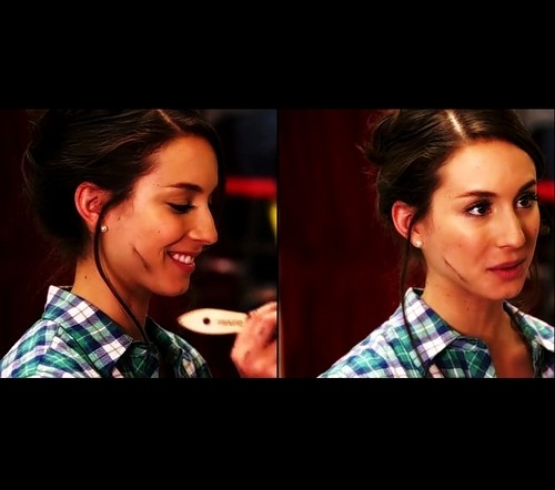 Troian Bellisario Fotoğrafı