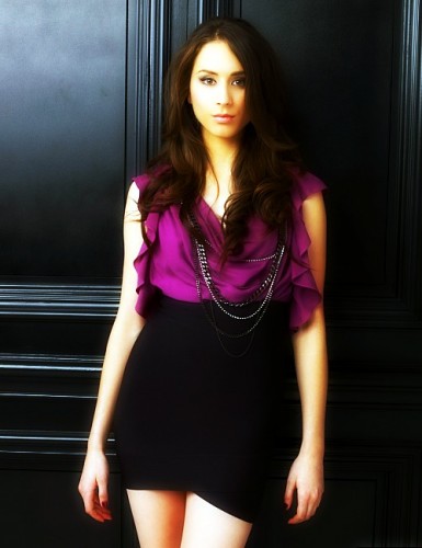 Troian Bellisario Fotoğrafı