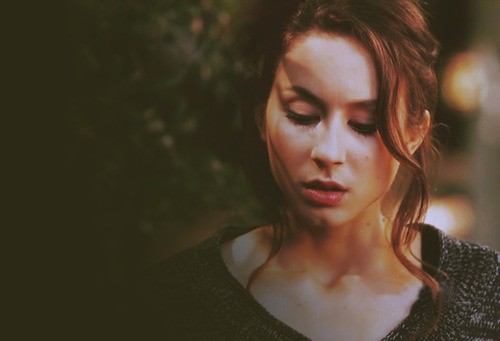 Troian Bellisario Fotoğrafı