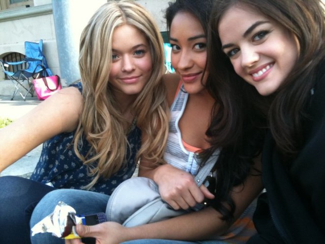 Shay Mitchell Fotoğrafı