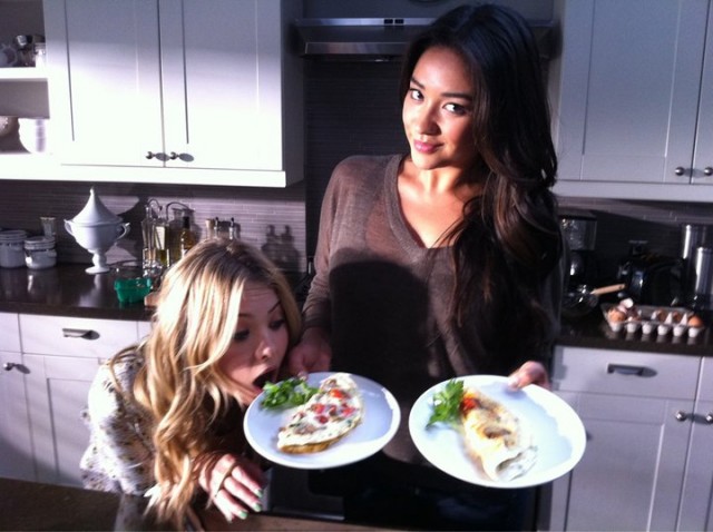 Shay Mitchell Fotoğrafı