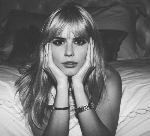 Carlson Young Fotoğrafları 13