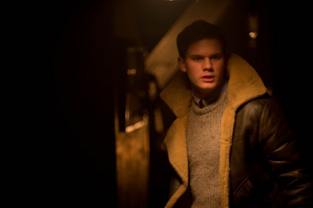 Jeremy Irvine Fotoğrafları 33