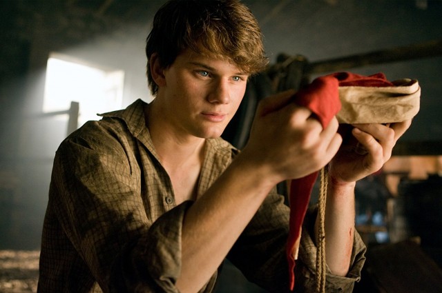 Jeremy Irvine Fotoğrafları 43