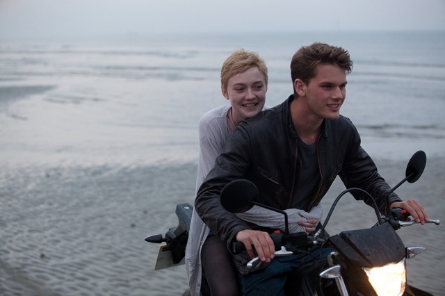 Jeremy Irvine Fotoğrafları 46