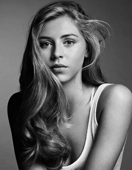 Hermione Corfield Fotoğrafları 3