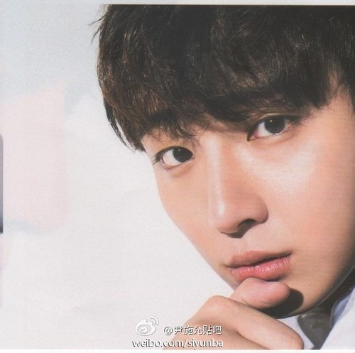 Yoon Si Yoon Fotoğrafı