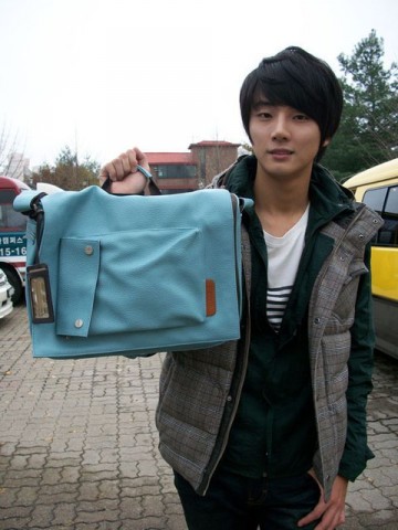 Yoon Si Yoon Fotoğrafı