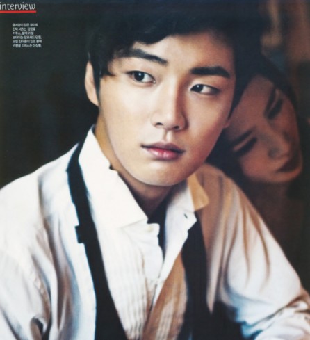 Yoon Si Yoon Fotoğrafı
