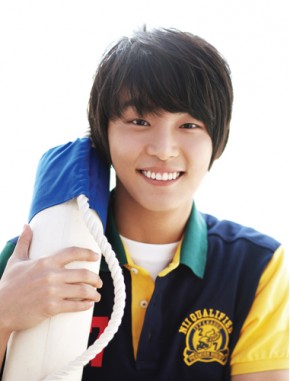 Yoon Si Yoon Fotoğrafı