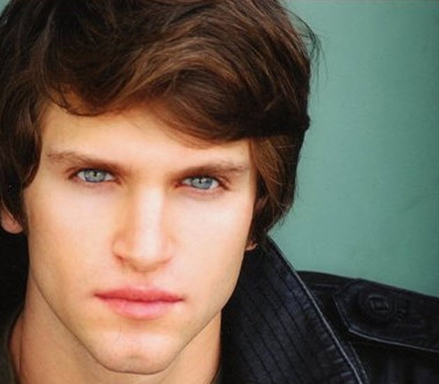 Keegan Allen Fotoğrafı