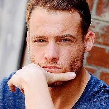 Kerem Bürsin Fotoğrafı