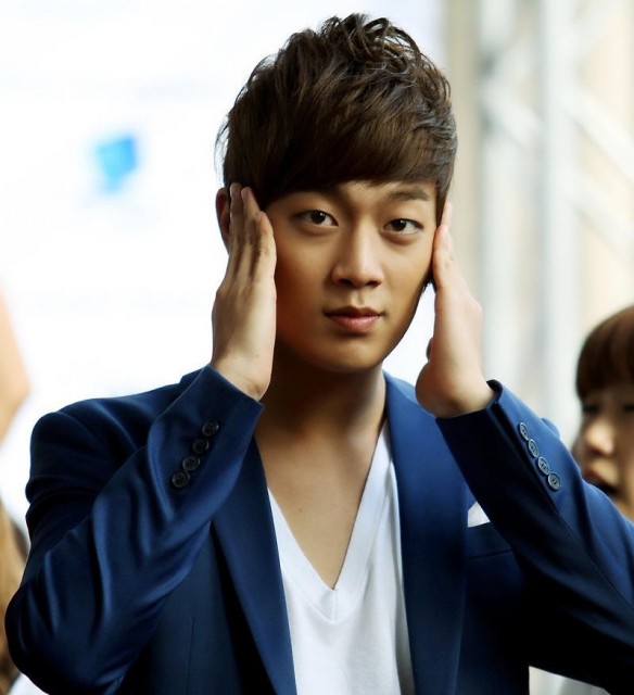 Yoon Doo-joon Fotoğrafı
