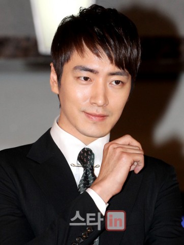 Lee Joon Hyuk Fotoğrafı