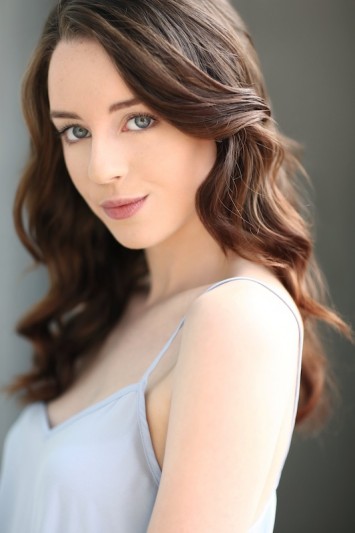 Kacey Rohl Fotoğrafı