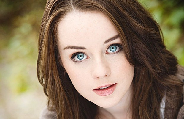 Kacey Rohl Fotoğrafları 24