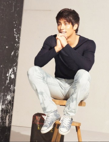 Sung Hoon Fotoğrafı