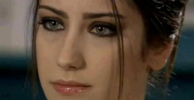 Hazal Kaya Fotoğrafı