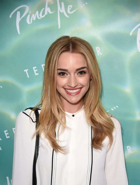 Brianne Howey Fotoğrafları 4