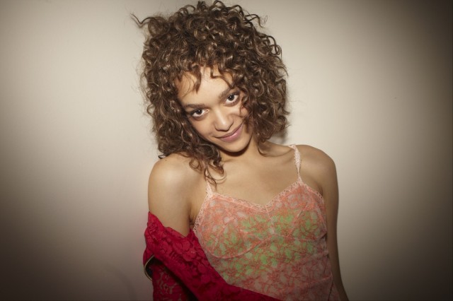 Britne Oldford Fotoğrafı