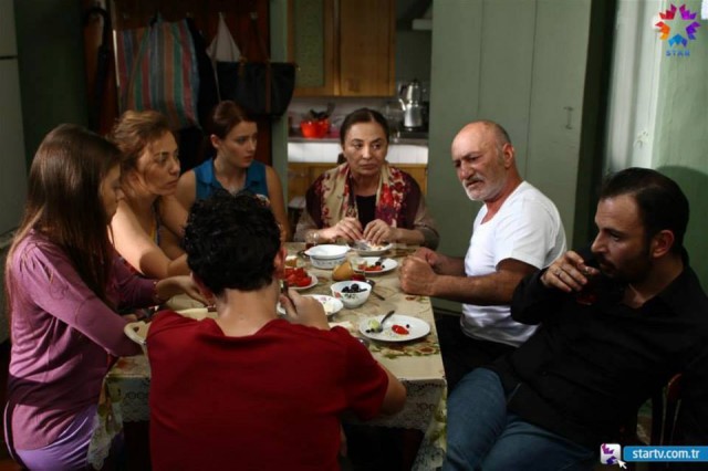 Gizem Karaca Fotoğrafı