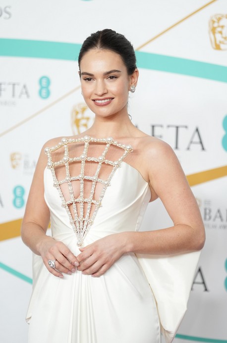 Lily James Fotoğrafı