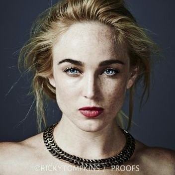 Caity Lotz Fotoğrafı