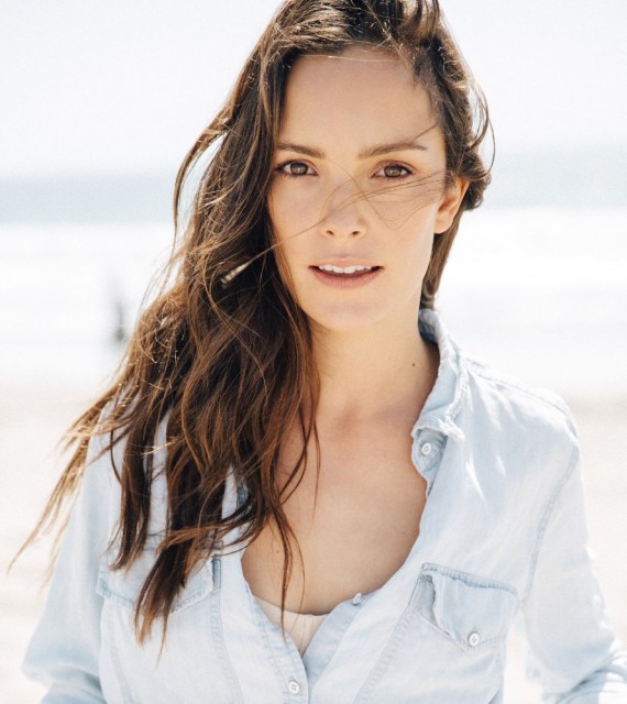 Jodi Balfour Fotoğrafı