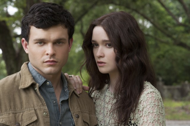 Alice Englert Fotoğrafı