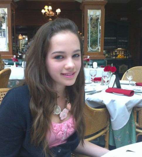 Mary Mouser Fotoğrafları 13