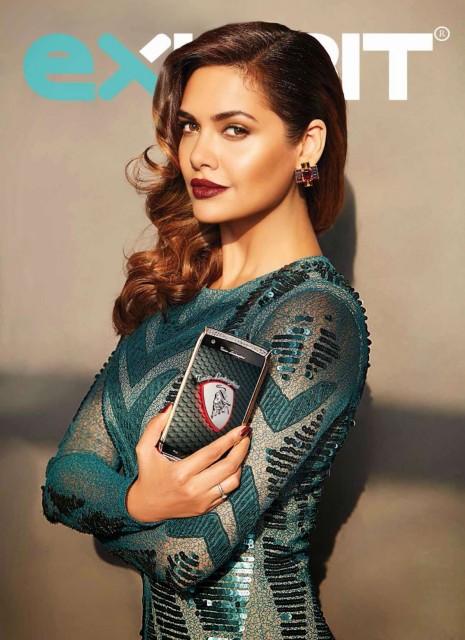 Esha Gupta Fotoğrafı