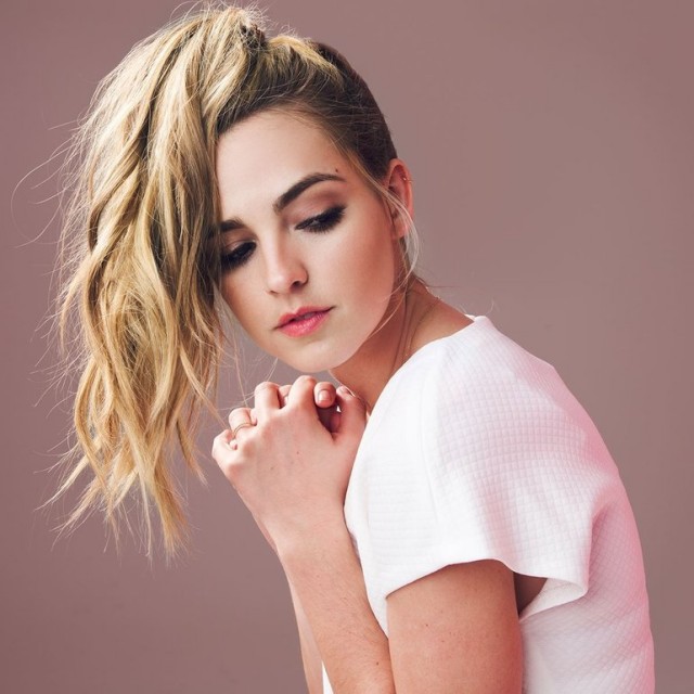 Katelyn Tarver fotoğrafı