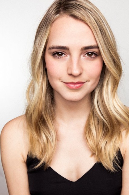 Katelyn Tarver Fotoğrafı