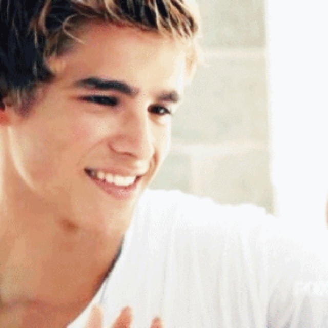 Brenton Thwaites Fotoğrafı