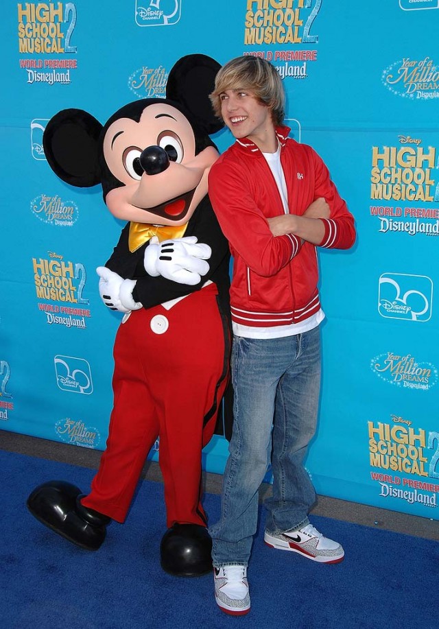 Cody Linley Fotoğrafları 11