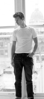 Ansel Elgort Fotoğrafı