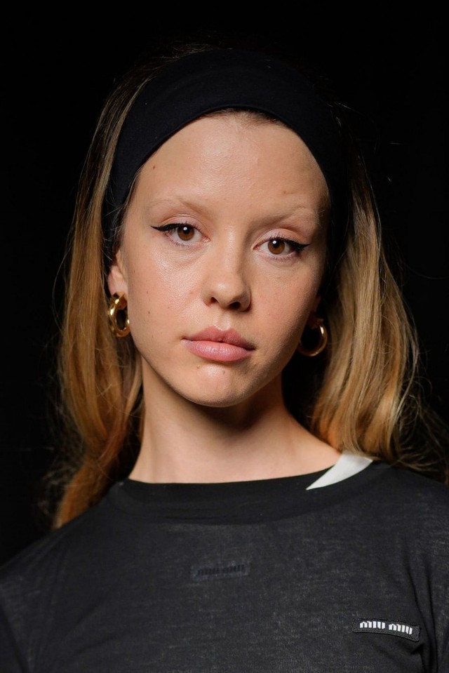 Mia Goth Fotoğrafları 29