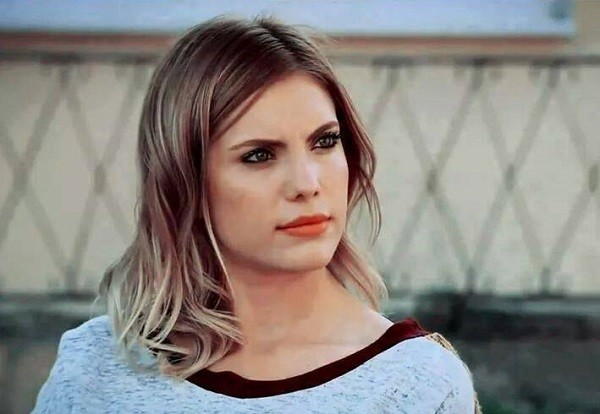 Eda Ece Fotoğrafı