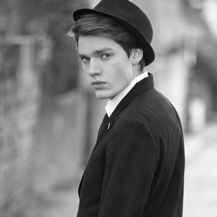 Dominic Sherwood Fotoğrafları 26