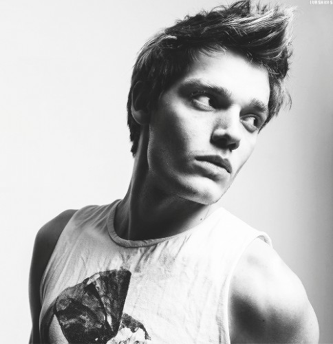 Dominic Sherwood Fotoğrafları 4