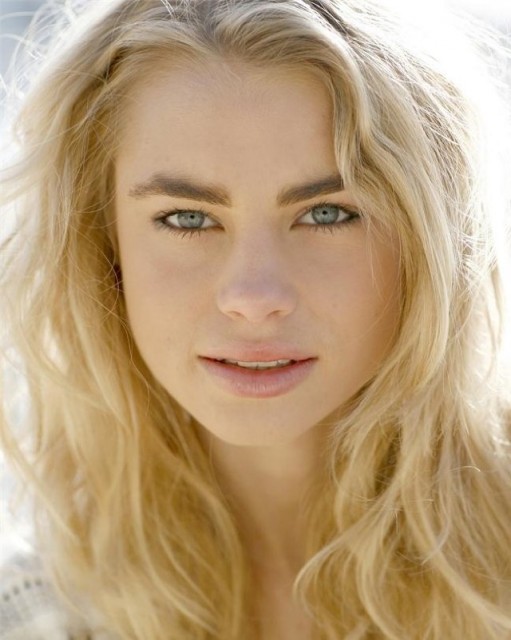 Lucy Fry Fotoğrafı