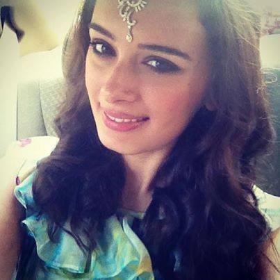 Evelyn Sharma Fotoğrafı