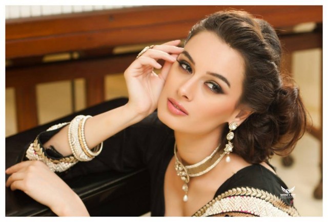 Evelyn Sharma Fotoğrafları 248