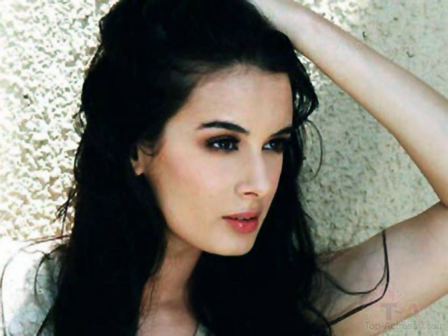 Evelyn Sharma Fotoğrafı