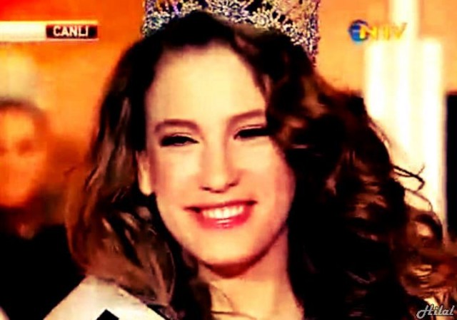 Serenay Sarıkaya Fotoğrafları 158