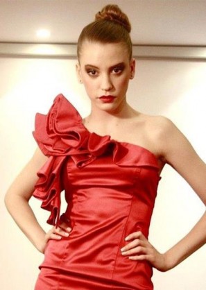 Serenay Sarıkaya Fotoğrafı