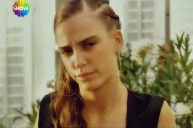 Serenay Sarıkaya Fotoğrafı