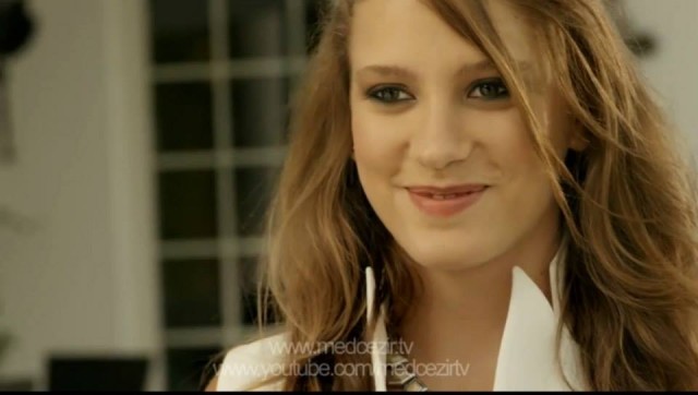 Serenay Sarıkaya Fotoğrafı